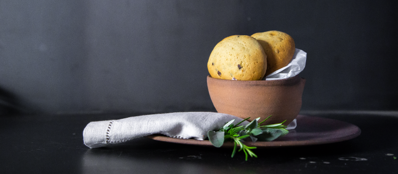 Vanilla cookies with chocolate drops and ILIADA Extra Virgin Olive Oil with vanilla - thumb image