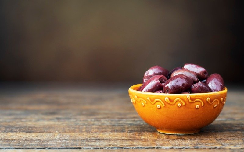 bowl of kalmata olives are they healthy